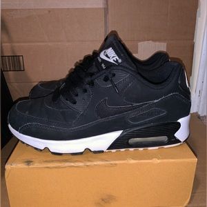 Nike Air Max 90 size 7Y black